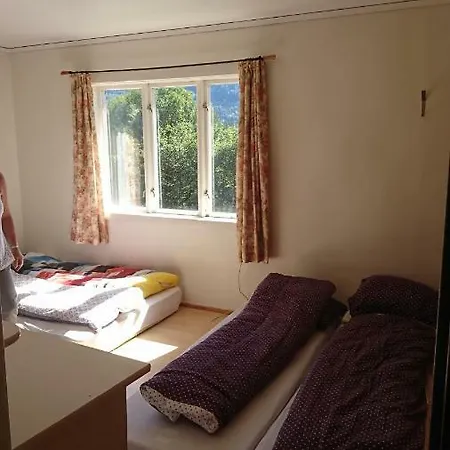 Stort Hus Med Stor Hage * Stryn